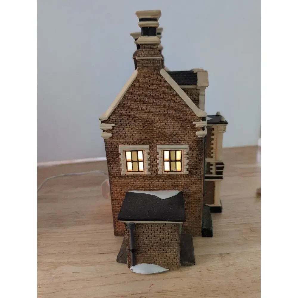 Department 56 “Dursley Manor” Dickens‎ Village Series 1995 Retired With Light.